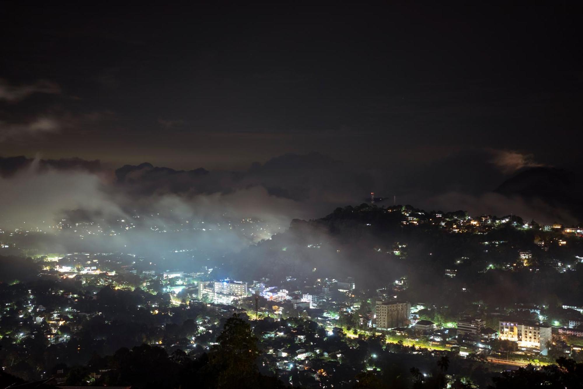 Skyloft Kandy By Aaradhya Exterior foto